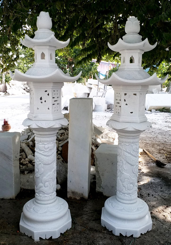 White Marble Lion Sculpture